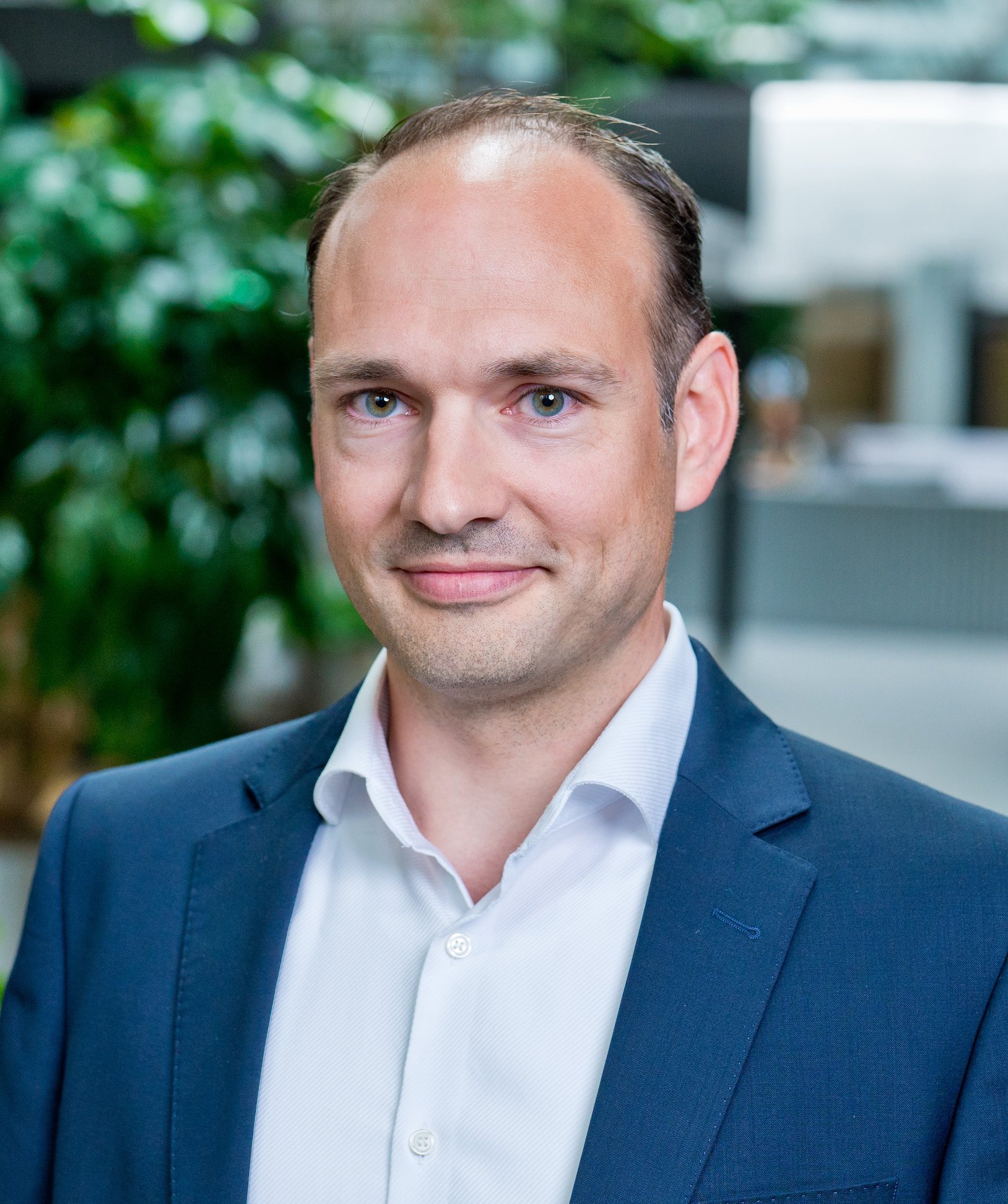 Dr Raphael Reischuk